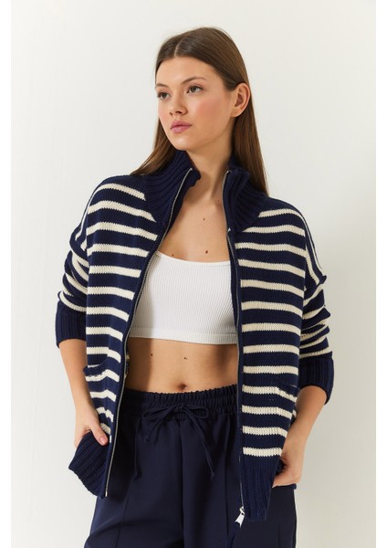 Kadın Çizgili Fermuarlı Triko Hırka
