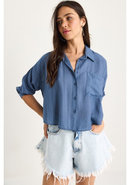 Kadın Kendinden Çizgili Yarım Kollu Tek Cep Detaylı Gömlek