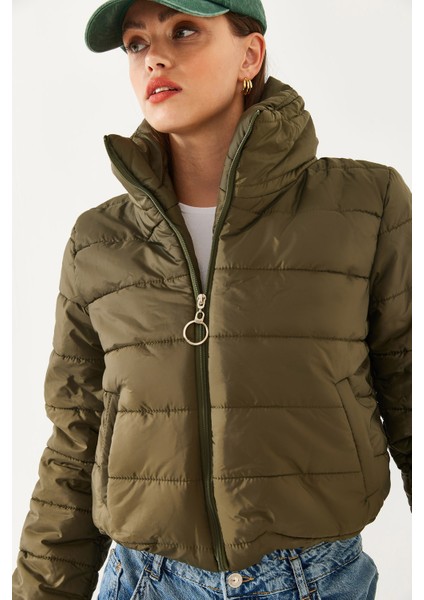 Kadın Dikiş Detaylı Dik Yaka Su Geçirmez Kısa Şişme Mont fiyatları