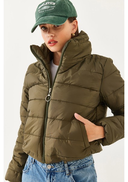 Kadın Dikiş Detaylı Dik Yaka Su Geçirmez Kısa Şişme Mont fırsatları