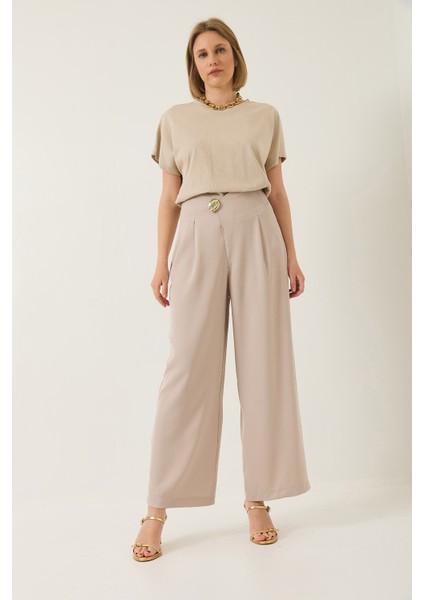 Kadın Yüksek Bel Pens Detaylı Aksesuarlı Gizli Fermuarlı Bol Klasik Pantolon