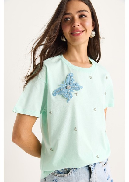 Kadın Kelebek Aksesuarlı Taş Işlemeli Kısa Kollu T-Shirt