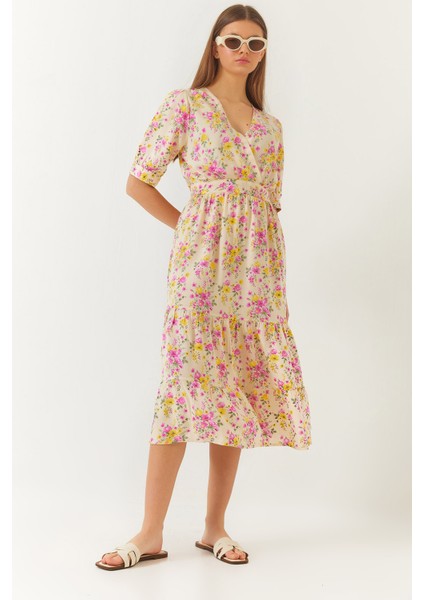 Kadın Kruvaze Yaka Çiçekli Katlı Kısa Kollu Viskon Elbise