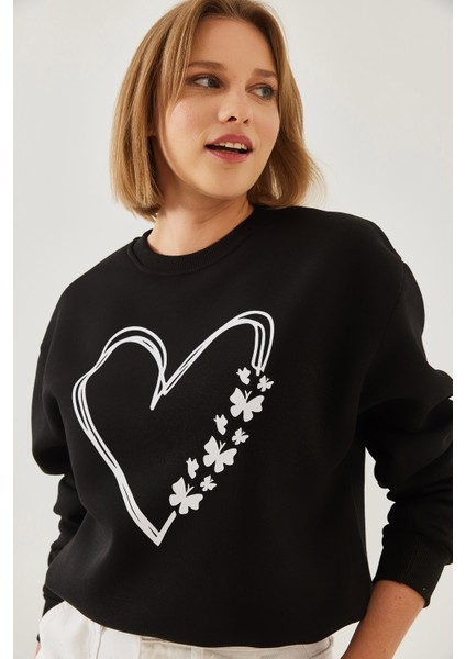Kadın Baskılı Kalp Detaylı Bisiklet Yaka Iplik Şardonlu Sweatshirt