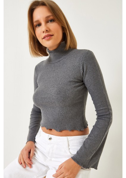 Kadın Yarım Balıkçı Yaka Bluz