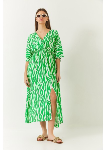 Kadın Kruvaze V Yaka Önden Yırtmaç Detaylı Desenli Elbise fiyatları