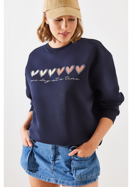 Kadın Üç Iplik Şardonlu Renkli Kalp Baskılı Sweatshirt Mbhs