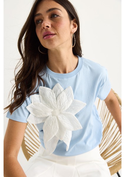 Kadın Çiçek Aksesuarlı Kısa Kollu Pamuklu T-Shirt modelleri