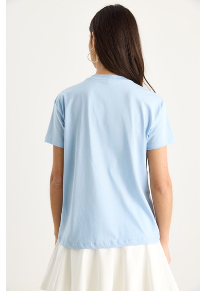 Kadın Çiçek Aksesuarlı Kısa Kollu Pamuklu T-Shirt