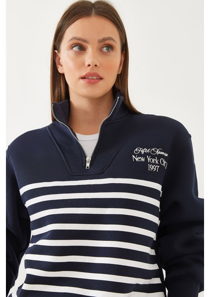 Kadın Yarım Fermuarlı Çizgili Sweatshirt