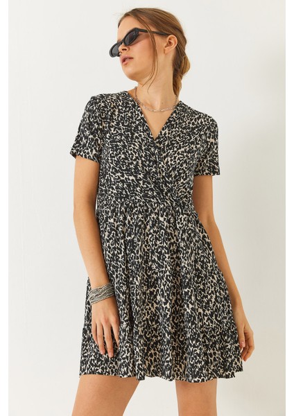 Kadın Kruvaze Yaka Desenli Kısa Kollu Mini Elbise fiyatları