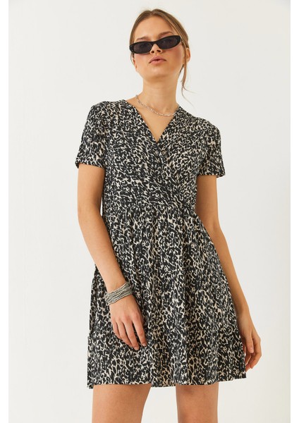 Kadın Kruvaze Yaka Desenli Kısa Kollu Mini Elbise modelleri