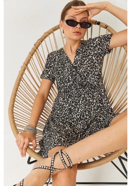 Kadın Kruvaze Yaka Desenli Kısa Kollu Mini Elbise indirimleri