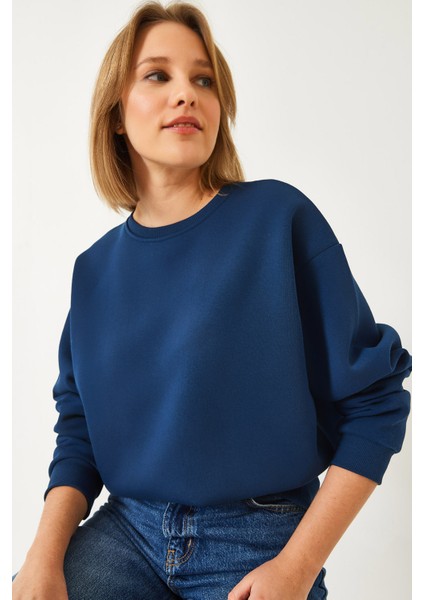 Kadın Bisiklet Yaka Şardonlu Basic Sweatshirt