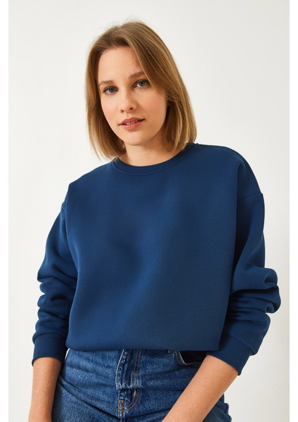 Kadın Bisiklet Yaka Şardonlu Basic Sweatshirt fiyatları