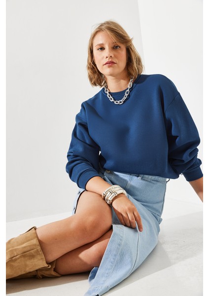 Kadın Bisiklet Yaka Şardonlu Basic Sweatshirt modelleri