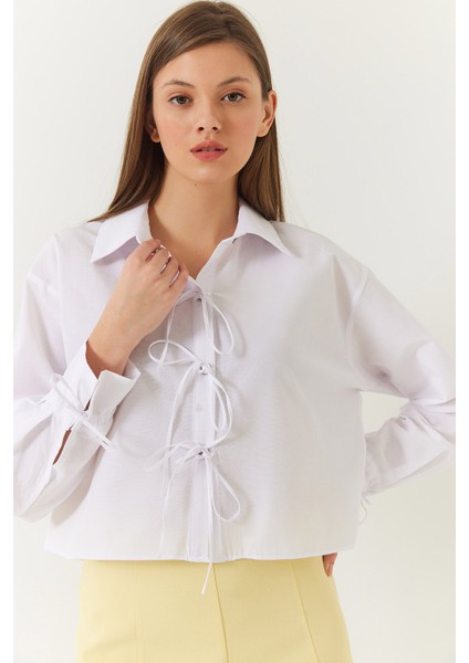 Ön ve Kol Bağlama Detaylı Crop Gömlek