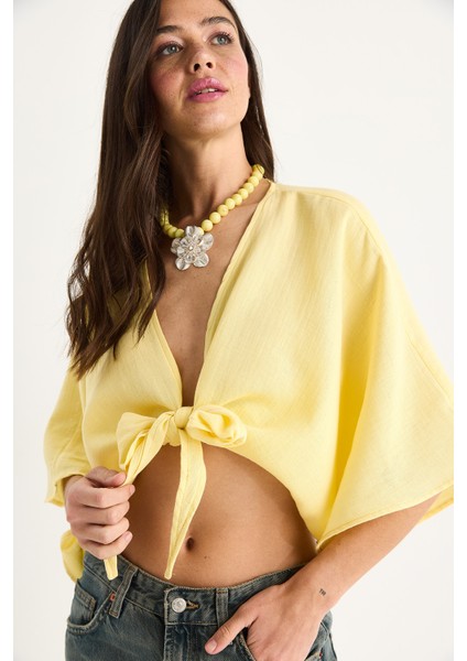 Kadın Geniş Kollu V Yaka Bağlama Detaylı Müslin Bluz indirimleri