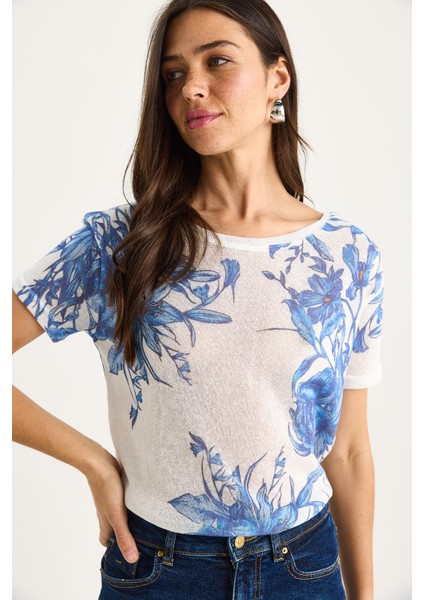 Kadın Bisiklet Yaka Desenli Dijital Baskılı Regular Yazlık Örme T-Shirt fırsatları