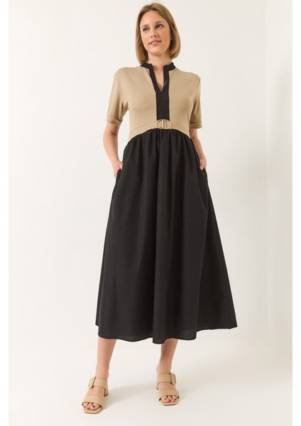 Kadın Hakim Yaka Gizli Fermuarlı Cep Detaylı Kısa Kollu Aksesuarlı Uzun Elbise