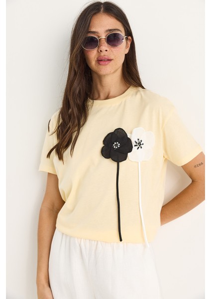 Kadın Aksesuarlı Kısa Kollu Pamuklu T-Shirt modelleri