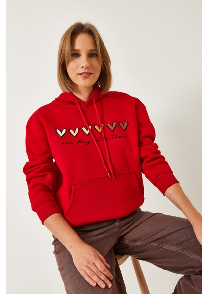 Kadın Üç Iplik Şardonlu Renkli Kalp Baskılı Kapşonlu Sweatshirt Mbhs