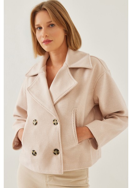 Kadın Kısa Kruvaze Yaka Ceket