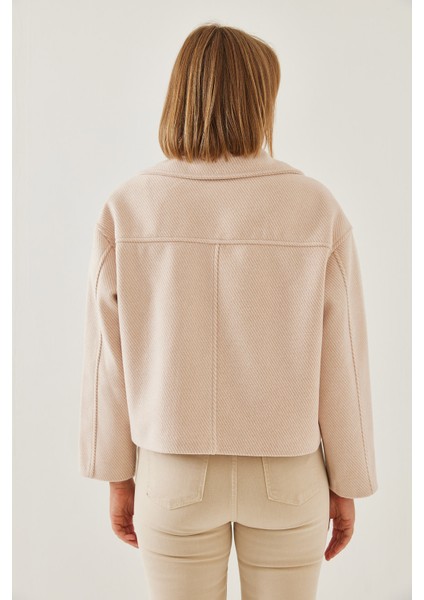 Kadın Kısa Kruvaze Yaka Ceket fiyatları