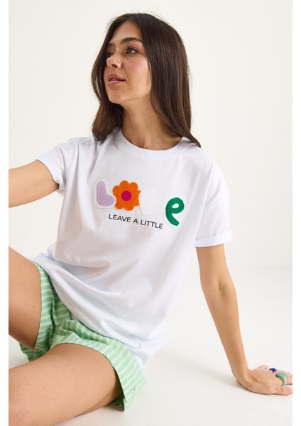 Kadın Love Aksesuarlı Normal Kalıp Pamuklu T-Shirt fırsatları