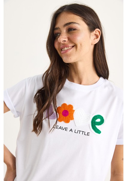 Kadın Love Aksesuarlı Normal Kalıp Pamuklu T-Shirt