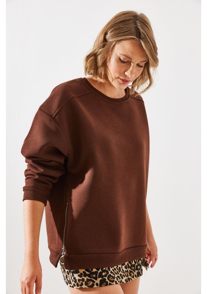 Kadın Bisiklet Yaka Şardonlu Fermuar Detaylı Basic Sweatshirt fiyatları