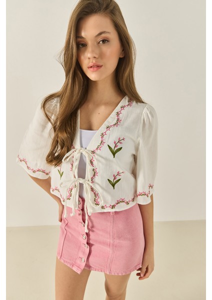 Kadın Çiçek Işlemeli Müslin Bluz modelleri
