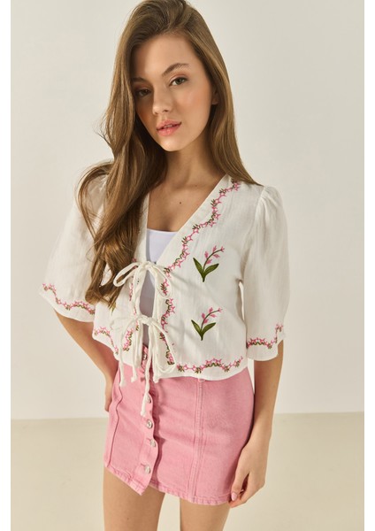 Kadın Çiçek Işlemeli Müslin Bluz fırsatları
