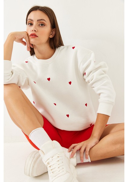 Kadın Kalp Nakışlı Sweatshirt Mbhs