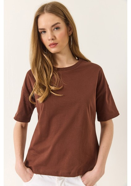 Kadın % Organik Pamuk Relaxed Fit Yuvarlak Yakalı T-Shirt fiyatları