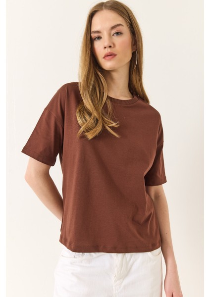 Kadın % Organik Pamuk Relaxed Fit Yuvarlak Yakalı T-Shirt fırsatları