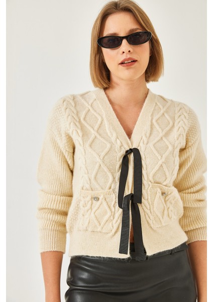 Kadın Önü Fiyonklu Cepli Triko Hırka