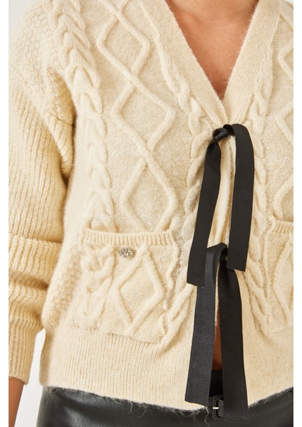 Kadın Önü Fiyonklu Cepli Triko Hırka fiyatları