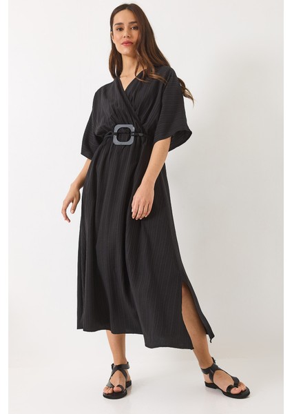 Kadın Kruvaze Yaka Yarasakol Kare Toka Detaylı Astarlı Yırtmaçlı Viskon Elbise