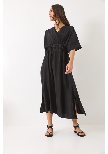 Kadın Kruvaze Yaka Yarasakol Kare Toka Detaylı Astarlı Yırtmaçlı Viskon Elbise fiyatları