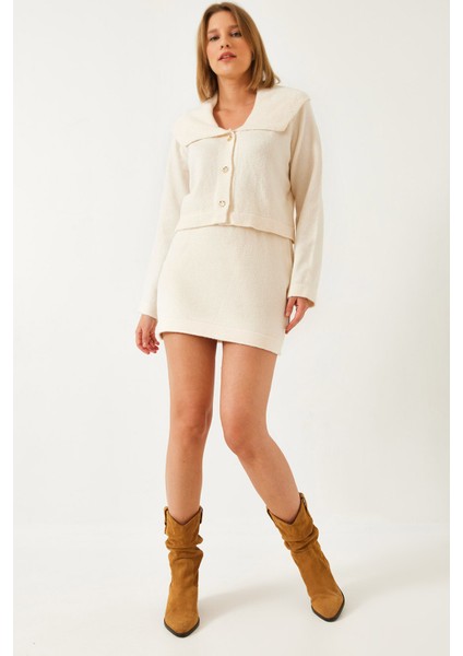 Kadın Üç Düğmeli Etekli Triko Takım