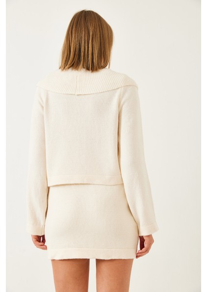 Kadın Üç Düğmeli Etekli Triko Takım fırsatları