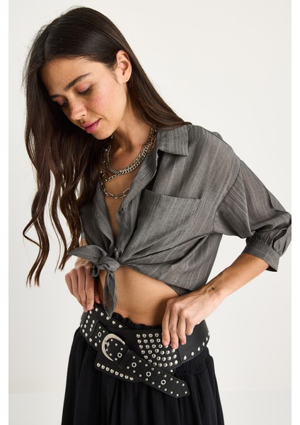 Kadın Kendinden Çizgili Yarım Kollu Tek Cep Detaylı Gömlek