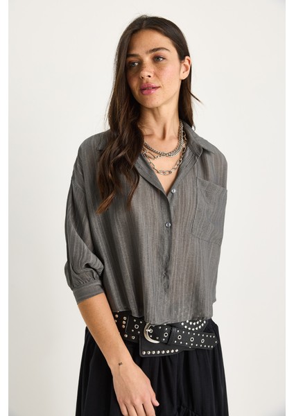 Kadın Kendinden Çizgili Yarım Kollu Tek Cep Detaylı Gömlek fırsatları