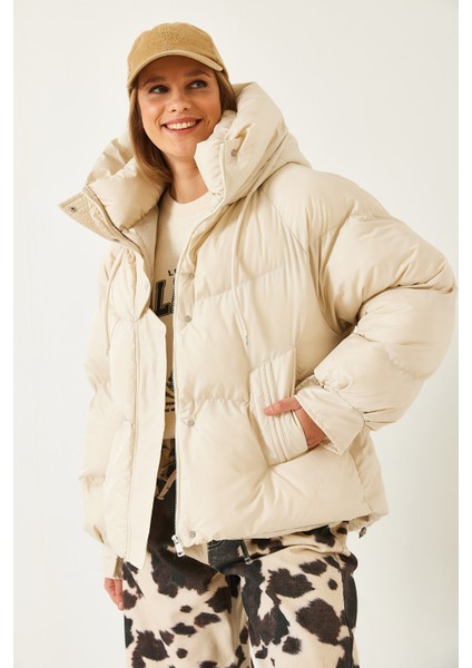 Kadın Kapişonlu Cırt Detay Şişme Mont