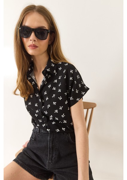 Kadın Minimal Desenli Kısa Yarasa Kollu Viskon Gömlek modelleri