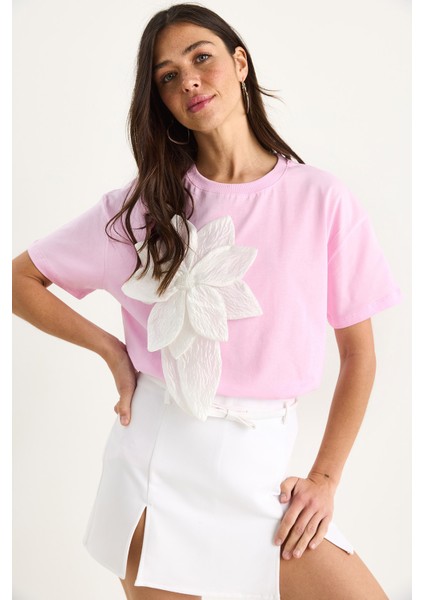 Kadın Çiçek Aksesuarlı Kısa Kollu Pamuklu T-Shirt