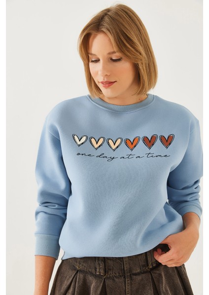 Kadın Üç Iplik Şardonlu Renkli Kalp Baskılı Sweatshirt Mbhs fiyatları