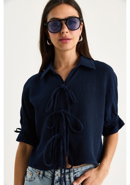 Kadın Bağlama Detaylı Kolları Büzgülü Müslin Crop Gömlek modelleri
