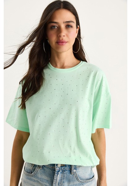 Kadın Pul Detaylı Bisiklet Yaka Kısa Kollu T-Shirt fırsatları